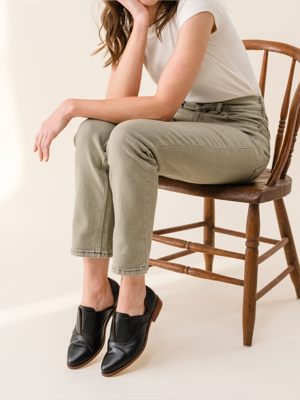 Nisolo Black Leather Pointed Slip-On Mules